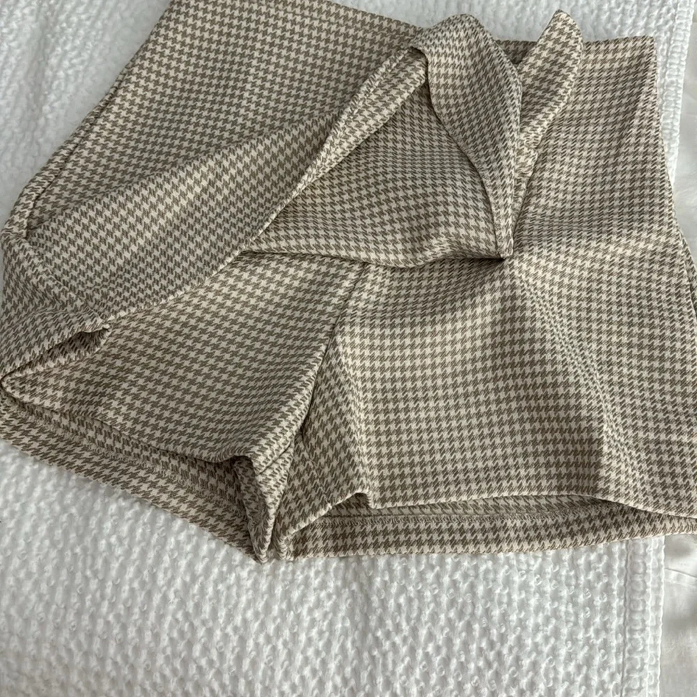 Tan/Cream Houndstooth Skort - Picture 3 of 7